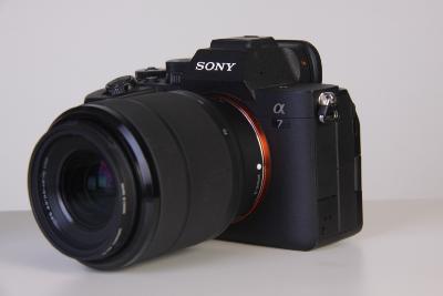 SONY ALPHA 7 IV + FE 24-70 mm F:4 ZEISS