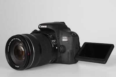 CANON 800D + 18-135 mm IS STM