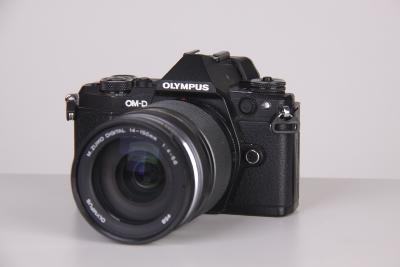 OLYMPUS EM5 MK II + 14-150 mm F:4-5,6 II
